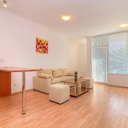 Oasis Pmg Apartment Ravda